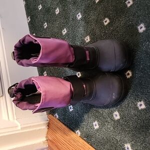Tundra purple and black winter boots size 11..